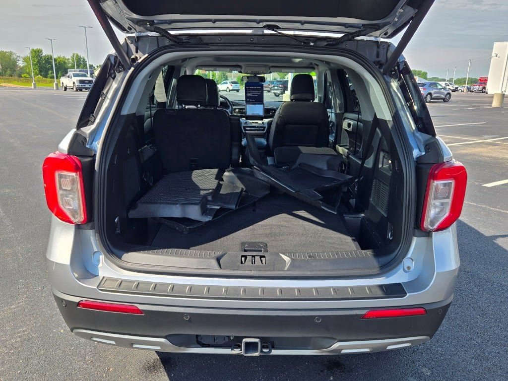 Certified 2023 Ford Explorer XLT w/ Equipment Group 202A AWD/4WD image 15