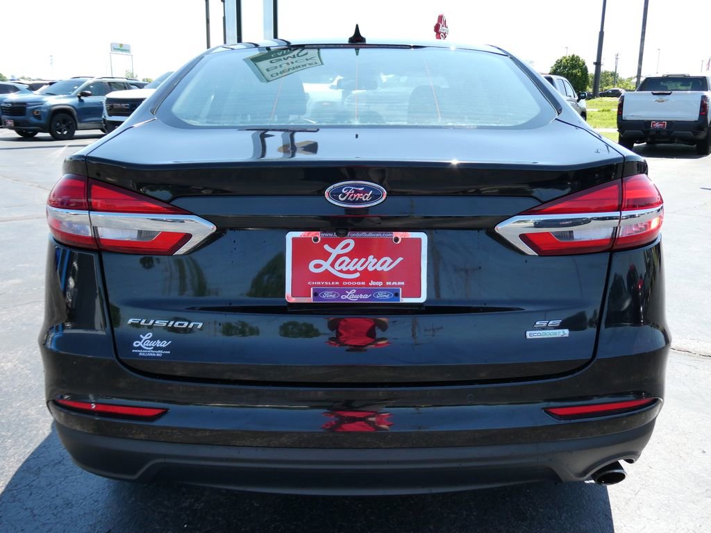 Used 2020 Ford Fusion SE FWD image 6