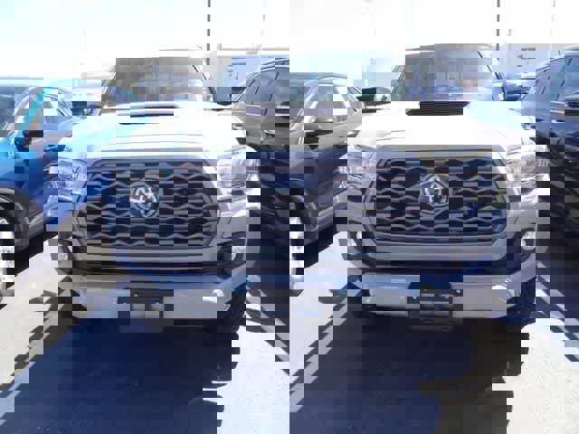 Used 2021 Toyota Tacoma TRD Sport image 2