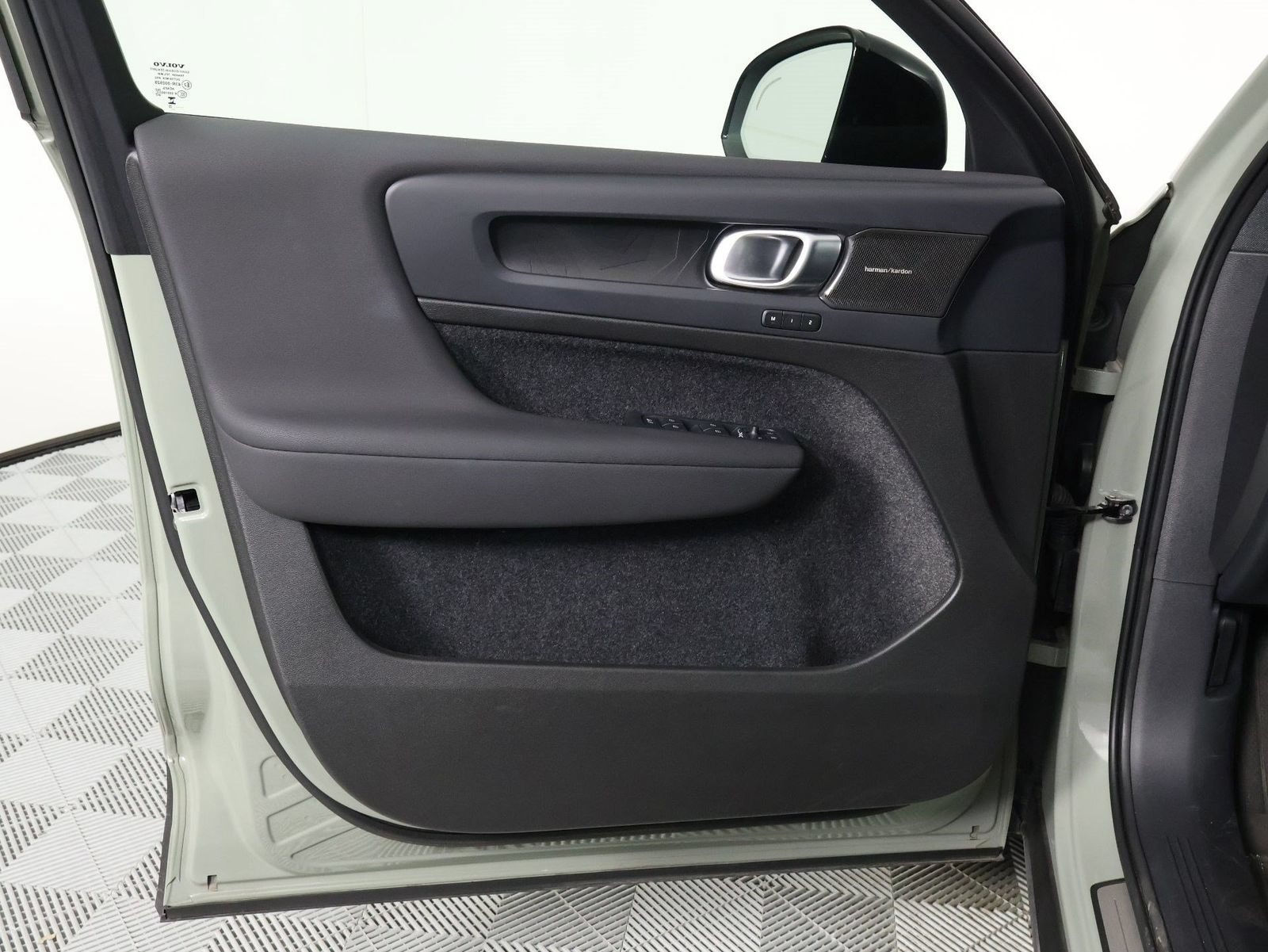 Used 2023 Volvo C40 P8 Recharge Ultimate w/ Protection Package Premier AWD/4WD image 17