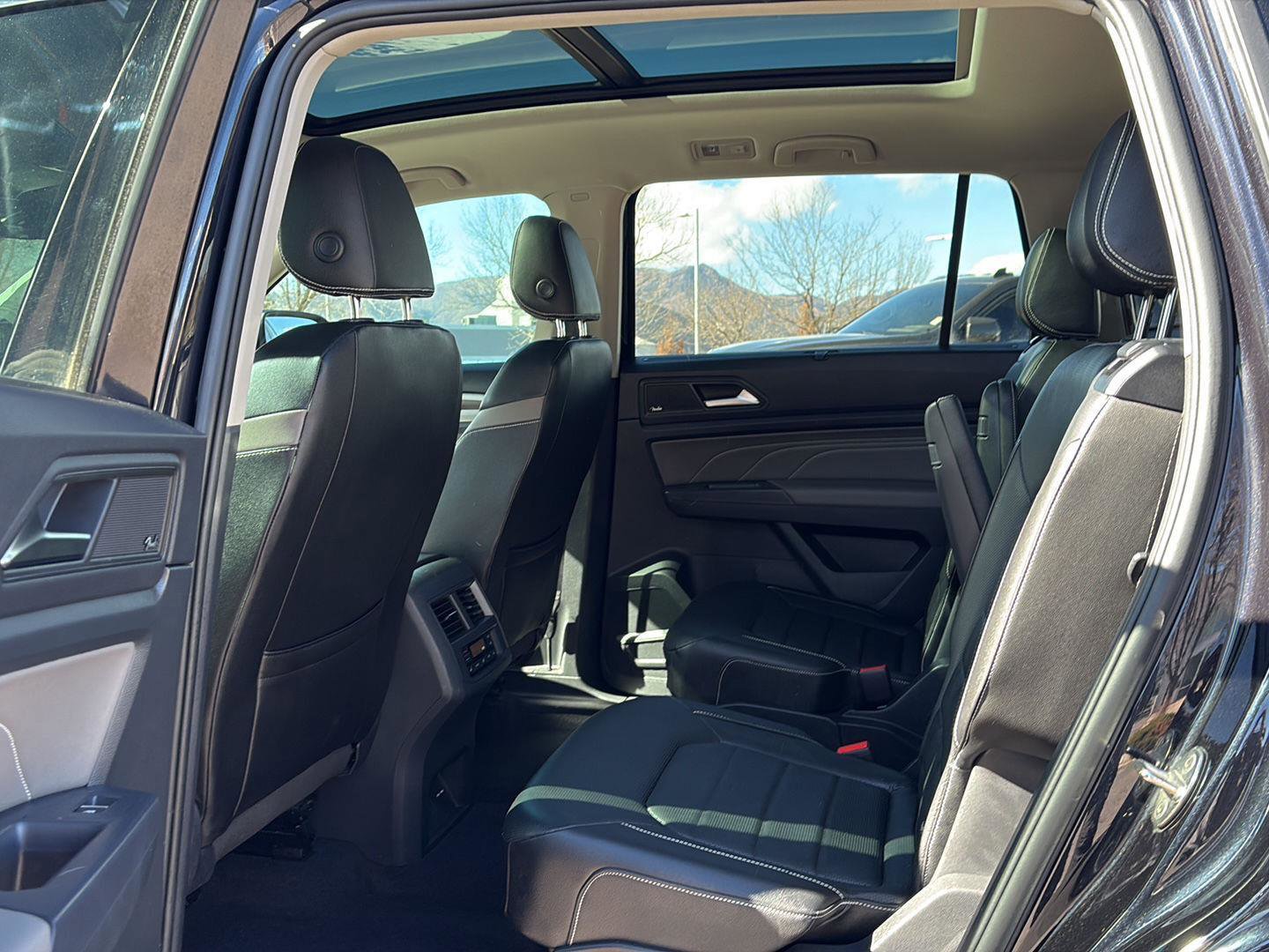 Used 2021 Volkswagen Atlas SEL Premium image 14