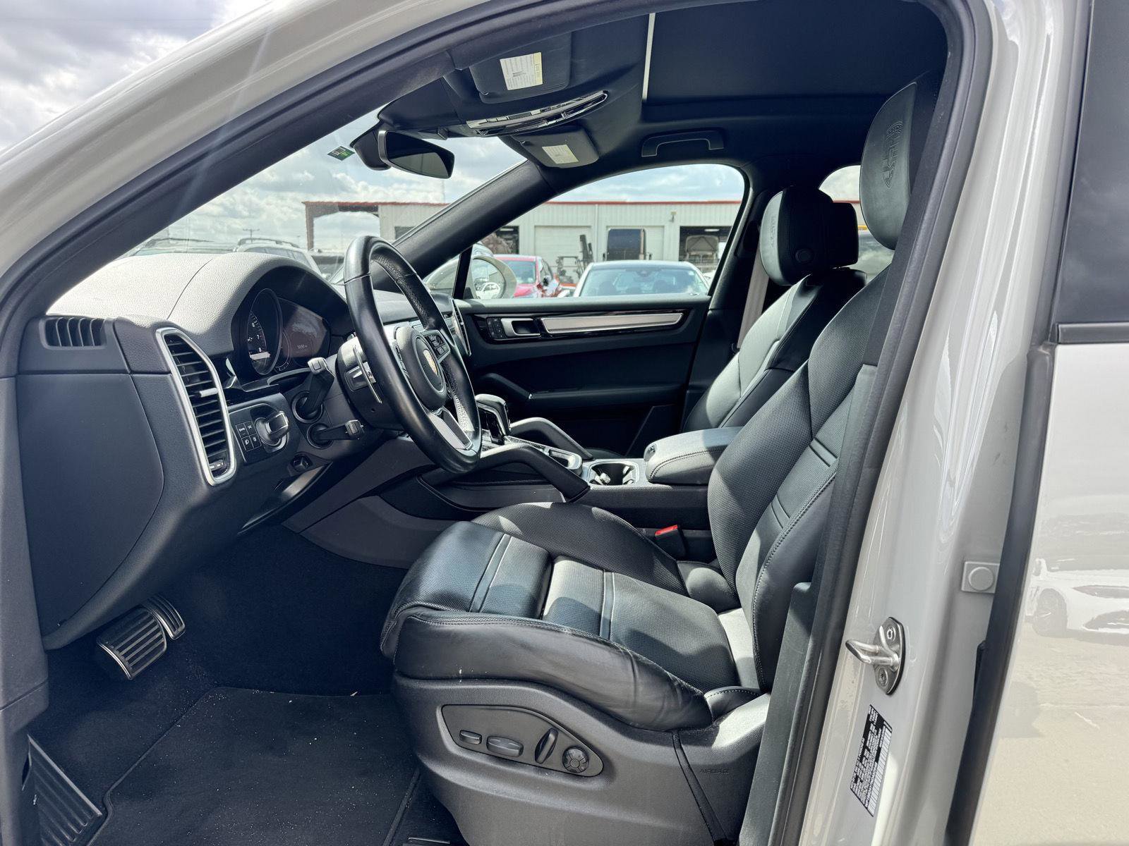 Used 2022 Porsche Cayenne S Platinum image 5
