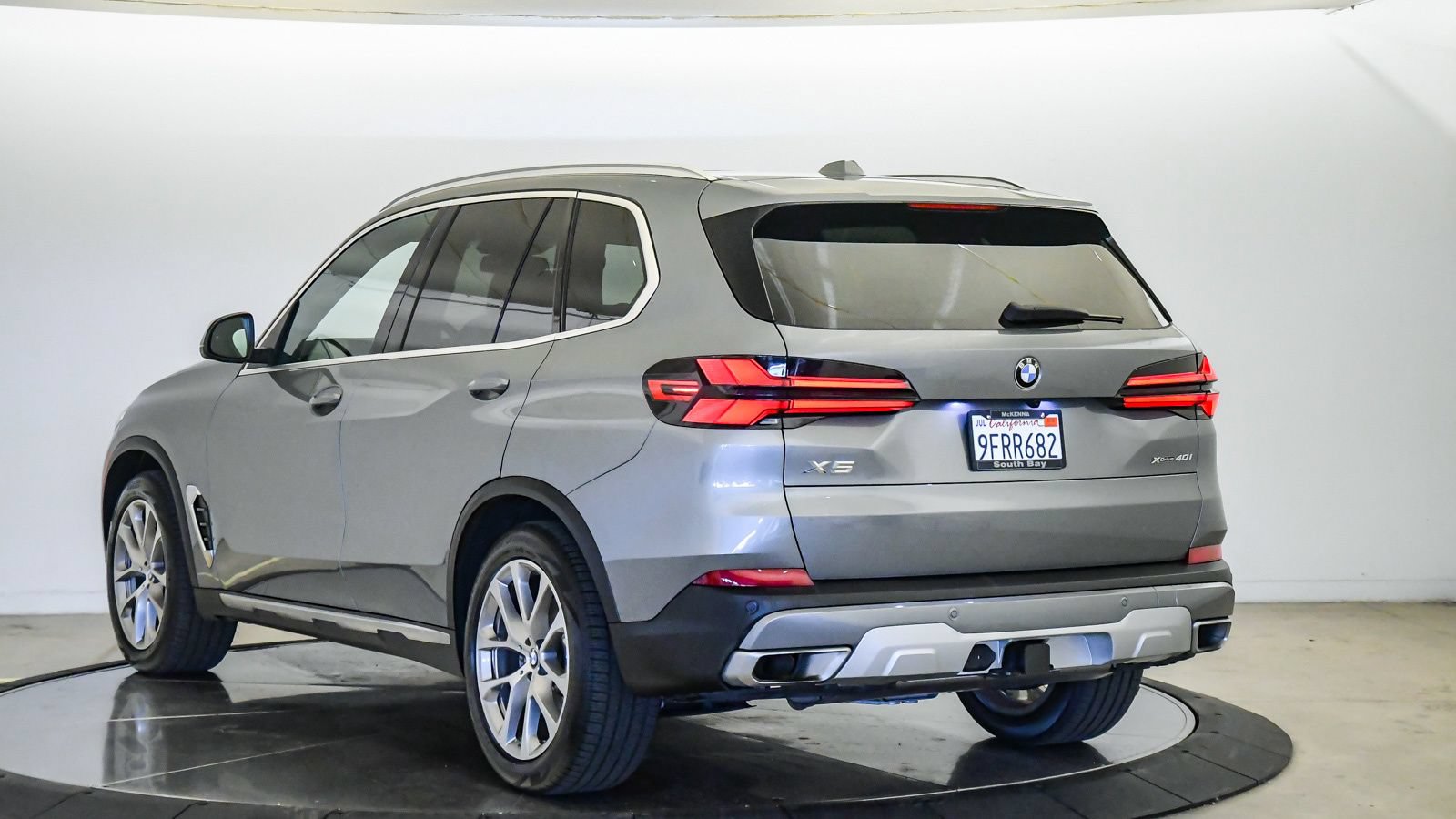 Certified 2024 BMW X5 xDrive40i w/ Premium Package AWD/4WD image 2