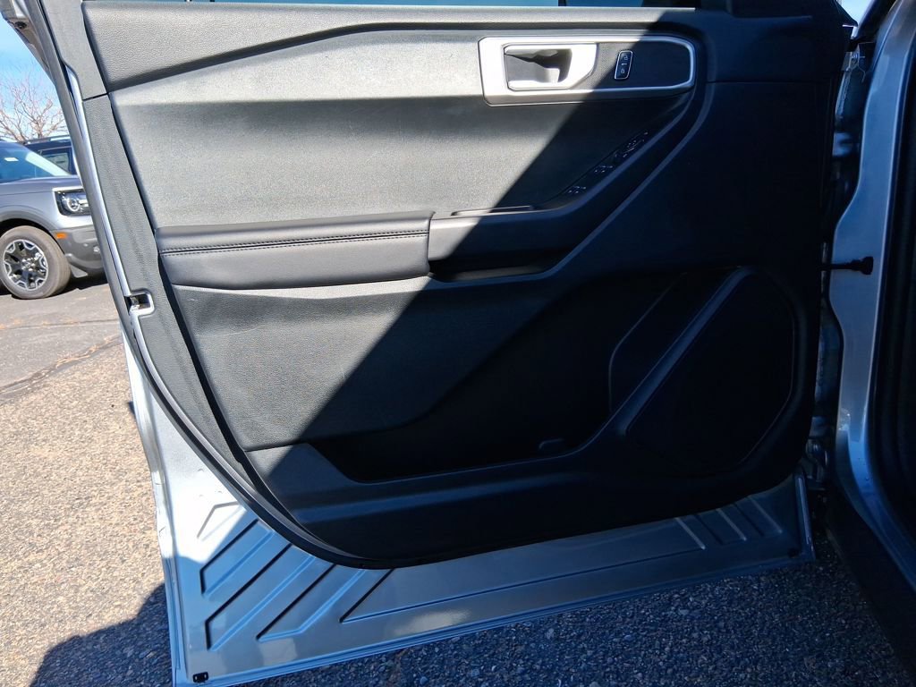 Used 2024 Ford Explorer 4WD image 10