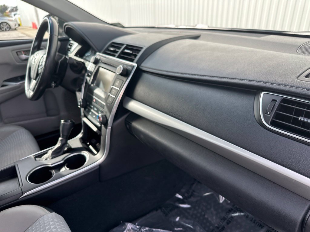 Used 2015 Toyota Camry SE FWD image 30