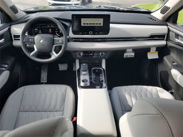New 2025 Mitsubishi Outlander AWD image 15