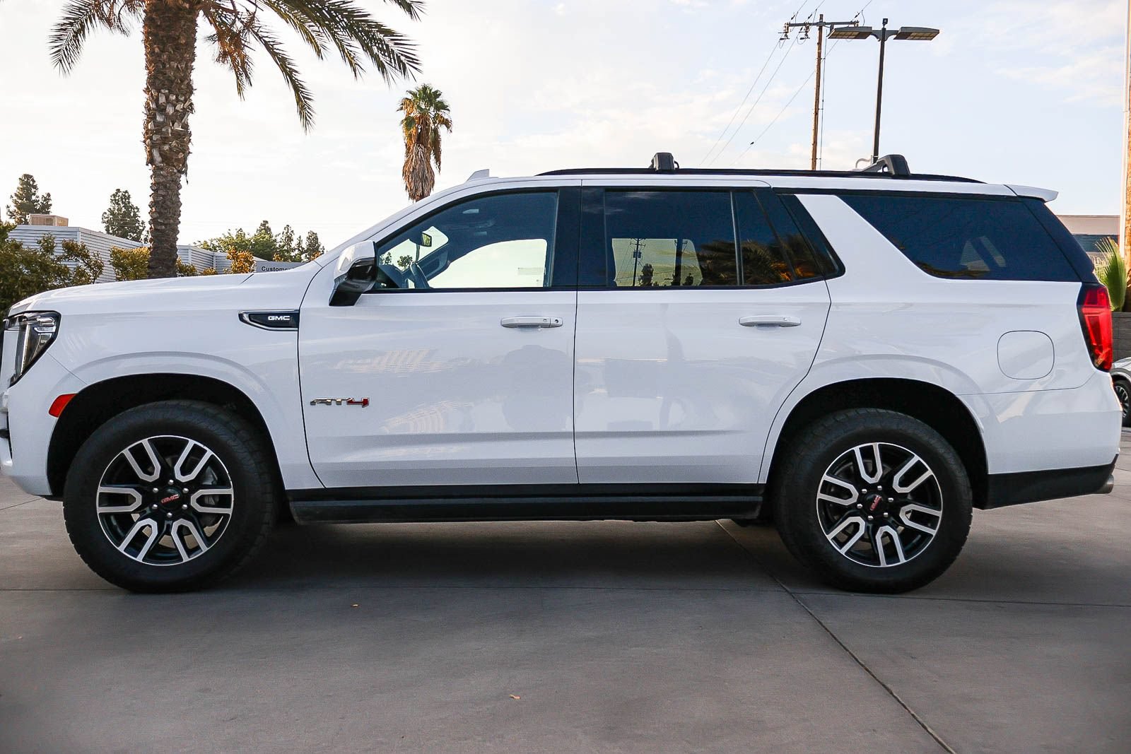 Used 2024 GMC Yukon AT4 w/ AT4 Premium Plus Package AWD/4WD image 8