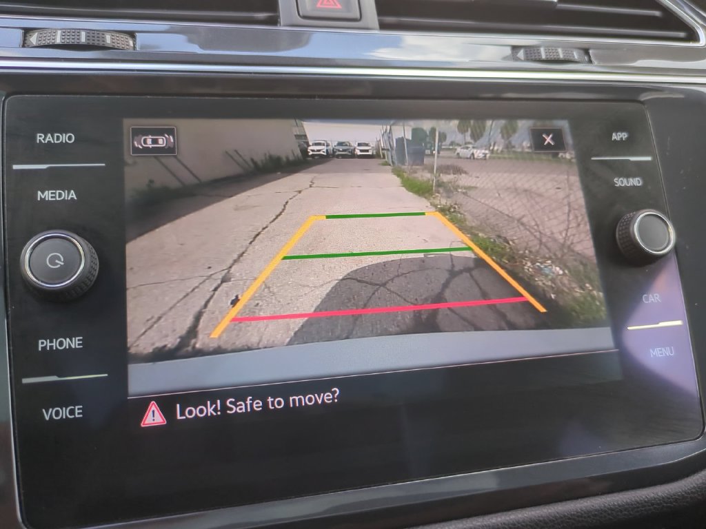 Used 2022 Volkswagen Tiguan SE w/ Panoramic Sunroof Package FWD image 27