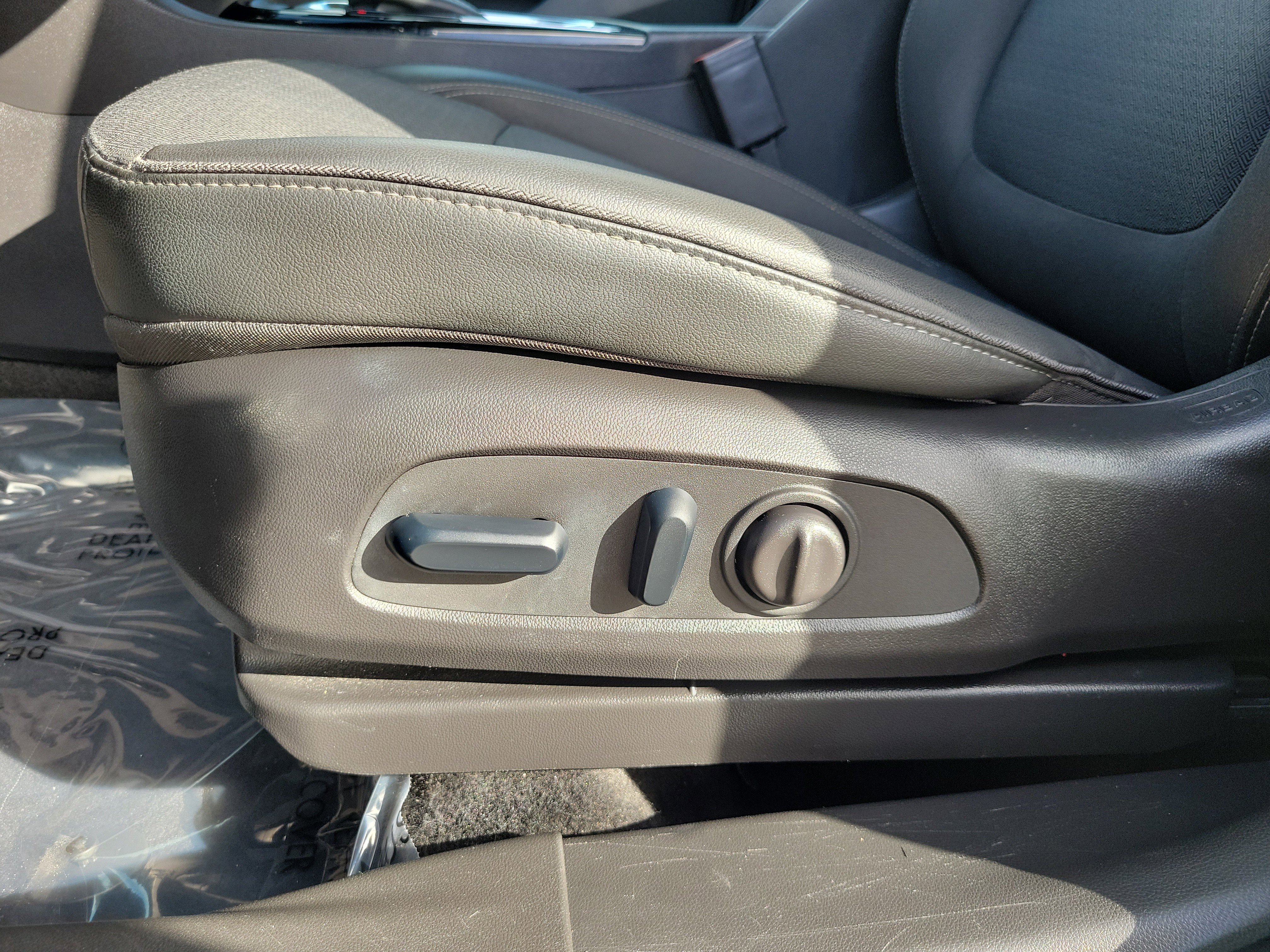 Used 2023 Buick Encore GX Preferred w/ Cold Weather Comfort Package image 12
