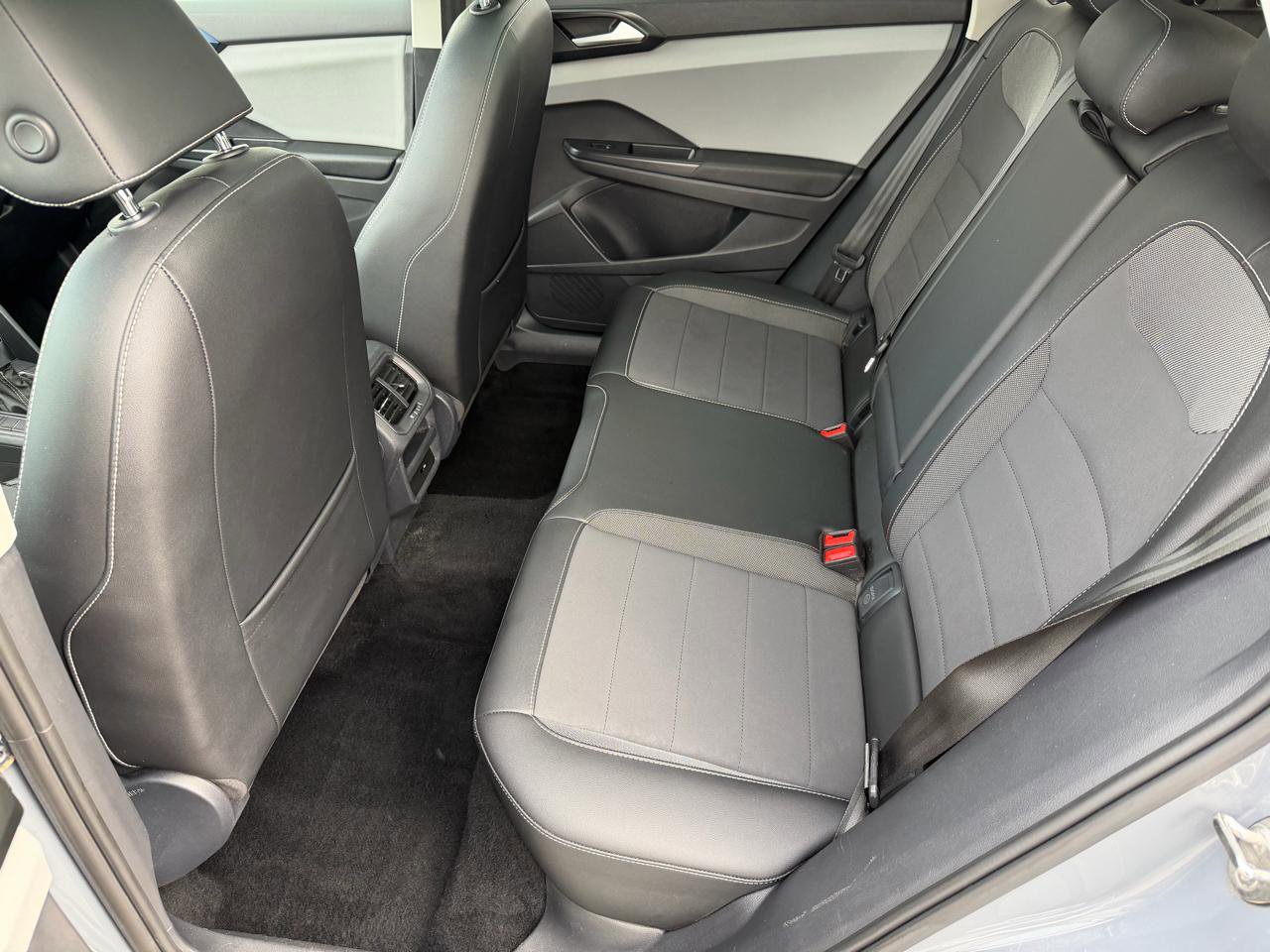 Used 2022 Volkswagen Taos SE image 10