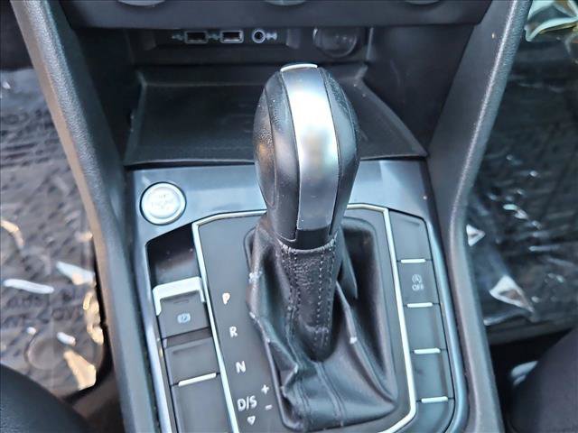 Used 2020 Volkswagen Tiguan SE w/ Panoramic Sunroof Package FWD image 12