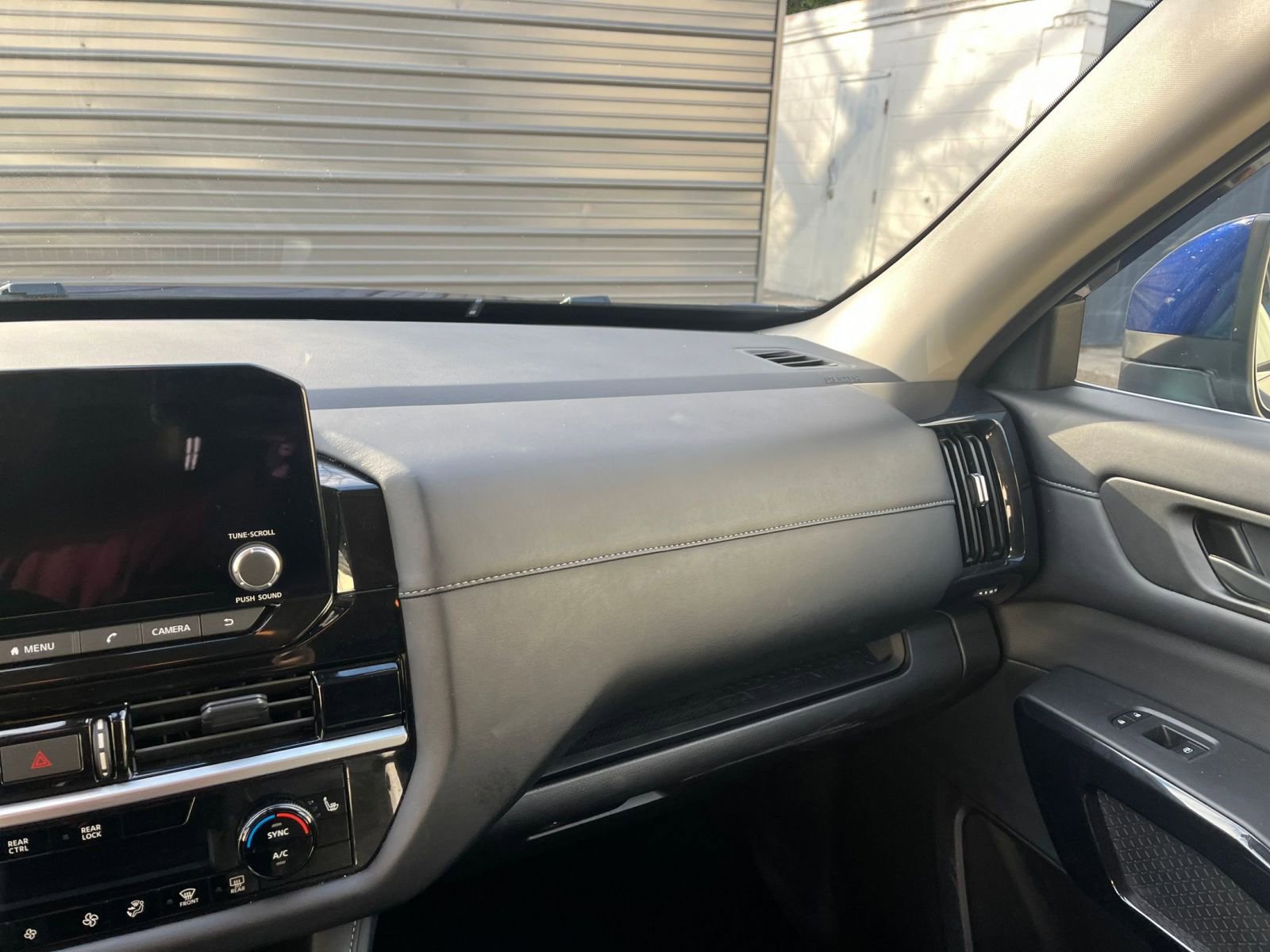 Used 2025 Nissan Pathfinder SV AWD/4WD image 43