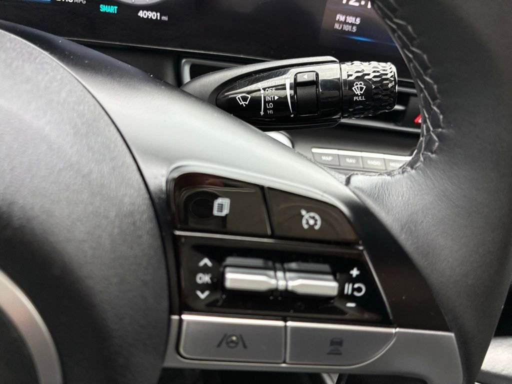 Used 2023 Hyundai Elantra SEL w/ Convenience Package image 23