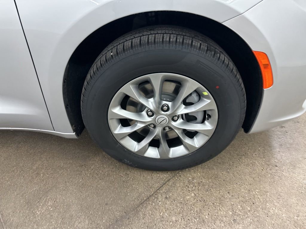 New 2026 Chrysler Pacifica Select image 13