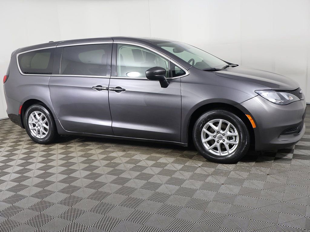 Used 2023 Chrysler Voyager LX image 15