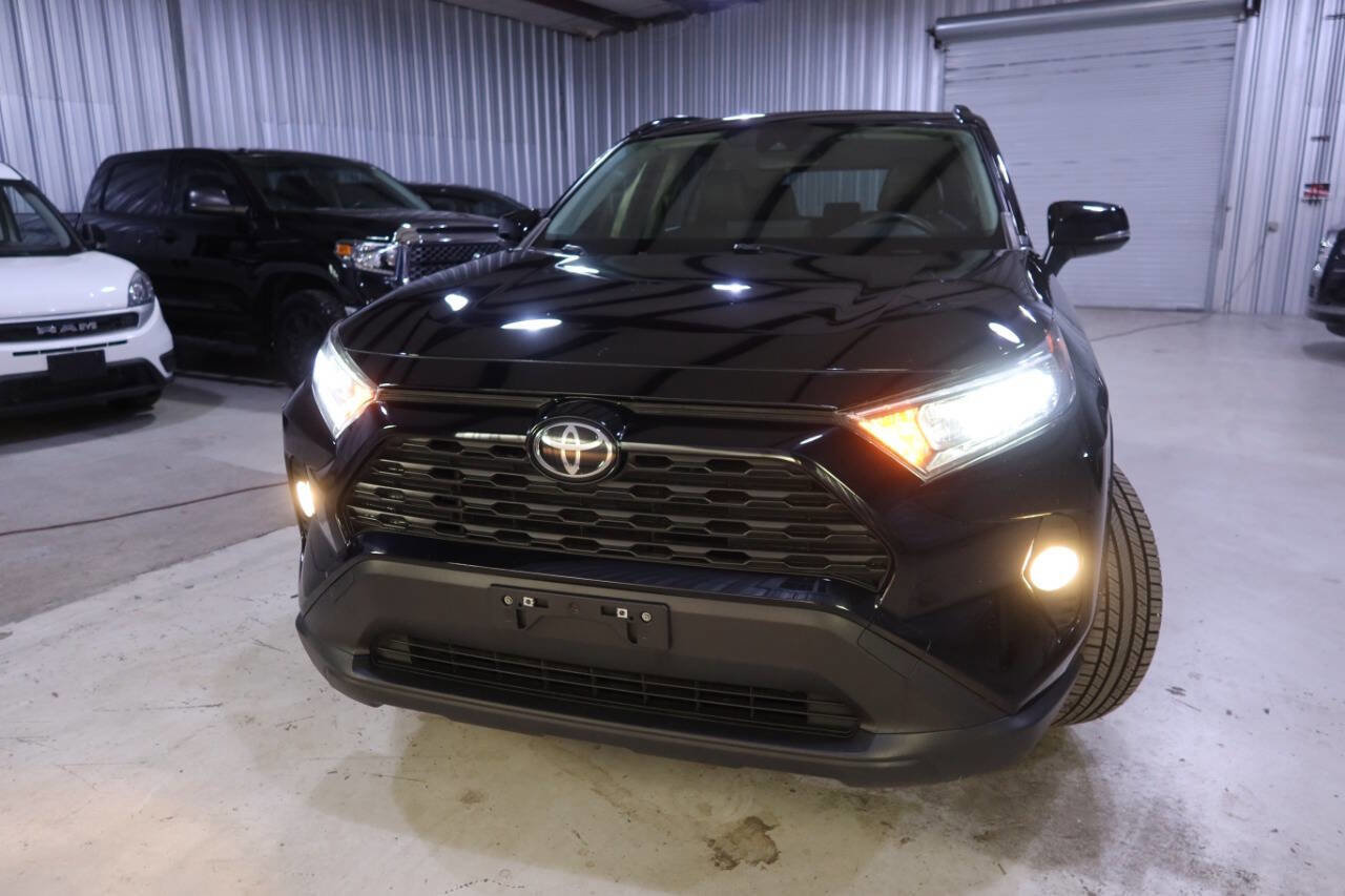 Used 2020 Toyota RAV4 XLE Premium image 37