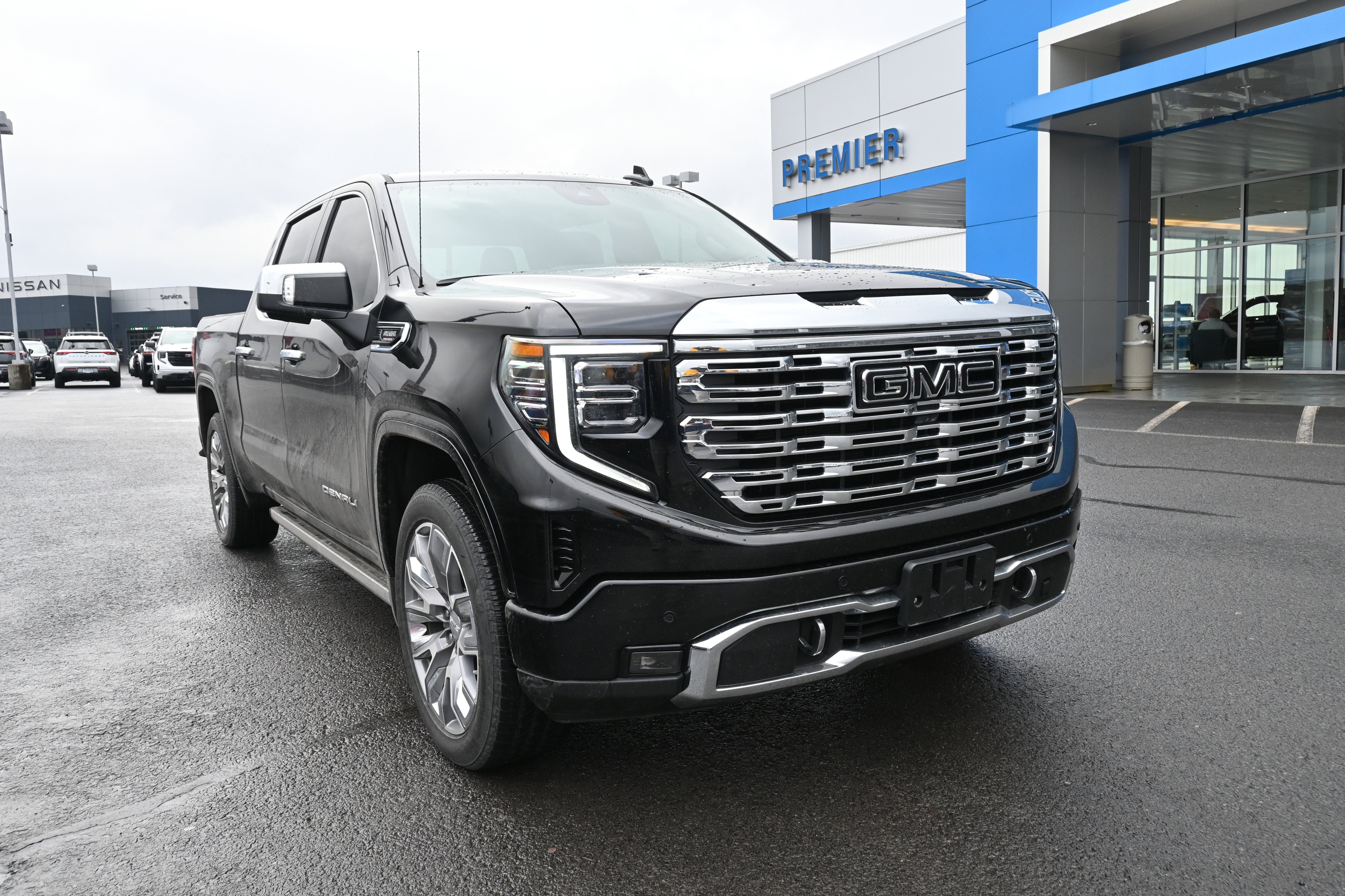 Used 2025 GMC Sierra 1500 Denali w/ Denali Reserve Package AWD/4WD image 2