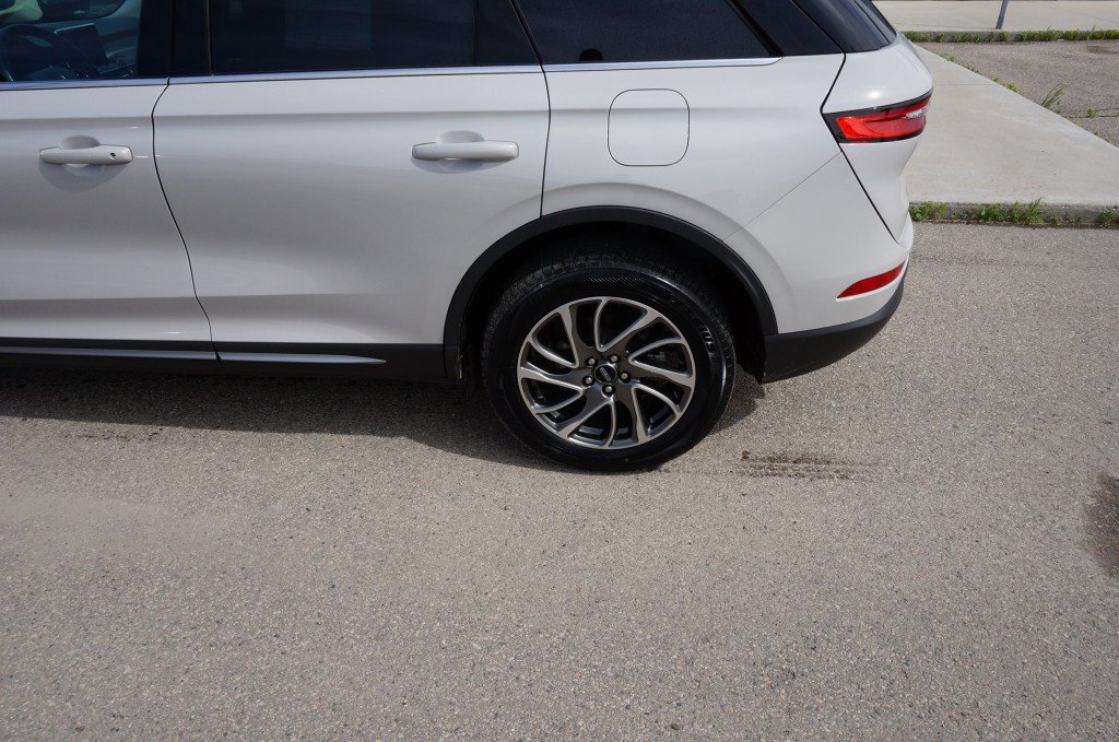 Used 2021 Lincoln Corsair AWD w/ Equipment Group 101A image 2
