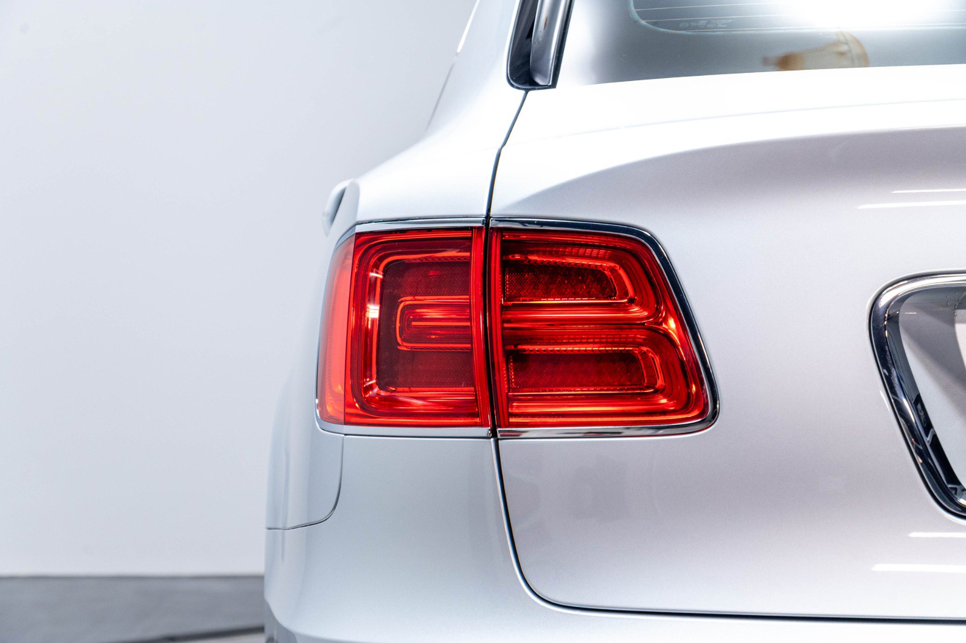 Used 2020 Bentley Bentayga AWD/4WD image 54