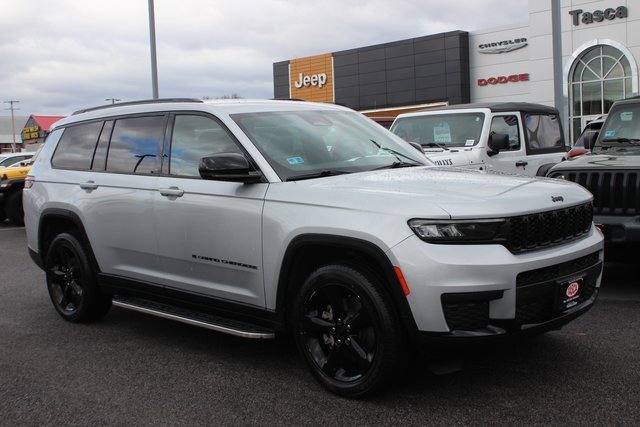 Used 2021 Jeep Grand Cherokee L Laredo image 1