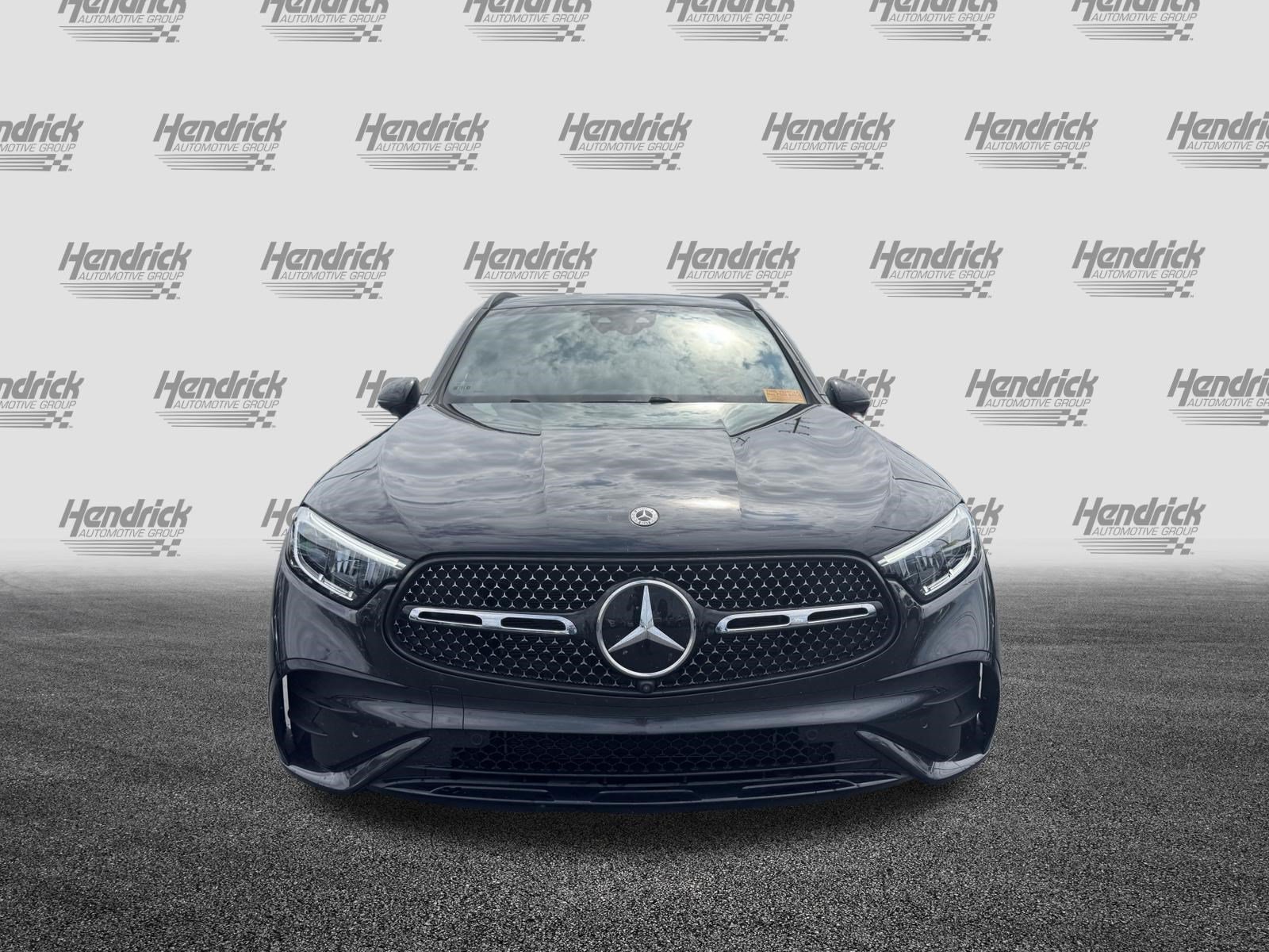 Used 2025 Mercedes-Benz GLC 350e 4MATIC image 3