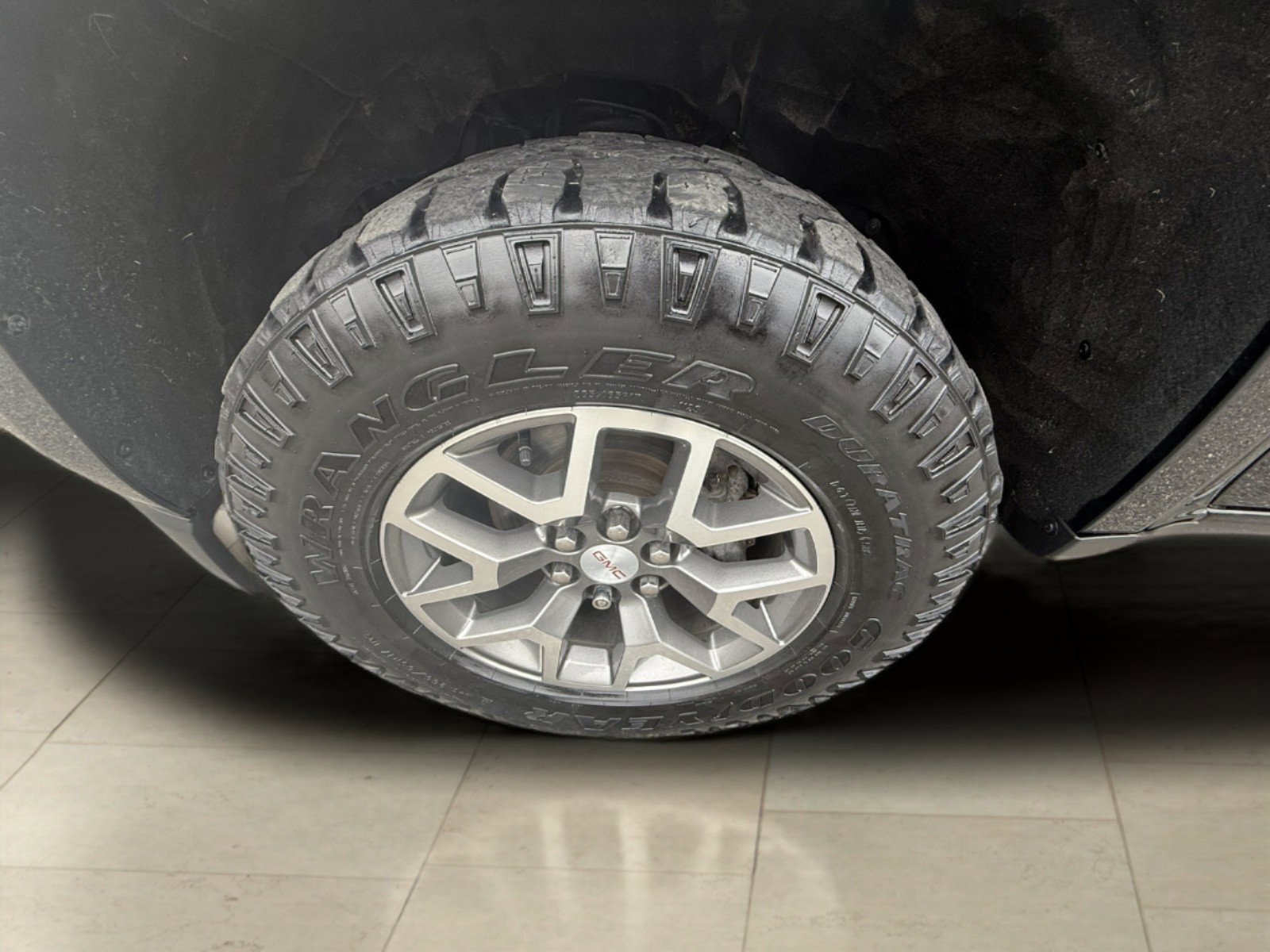 Used 2017 GMC Canyon SLE w/ All Terrain X Package image 30