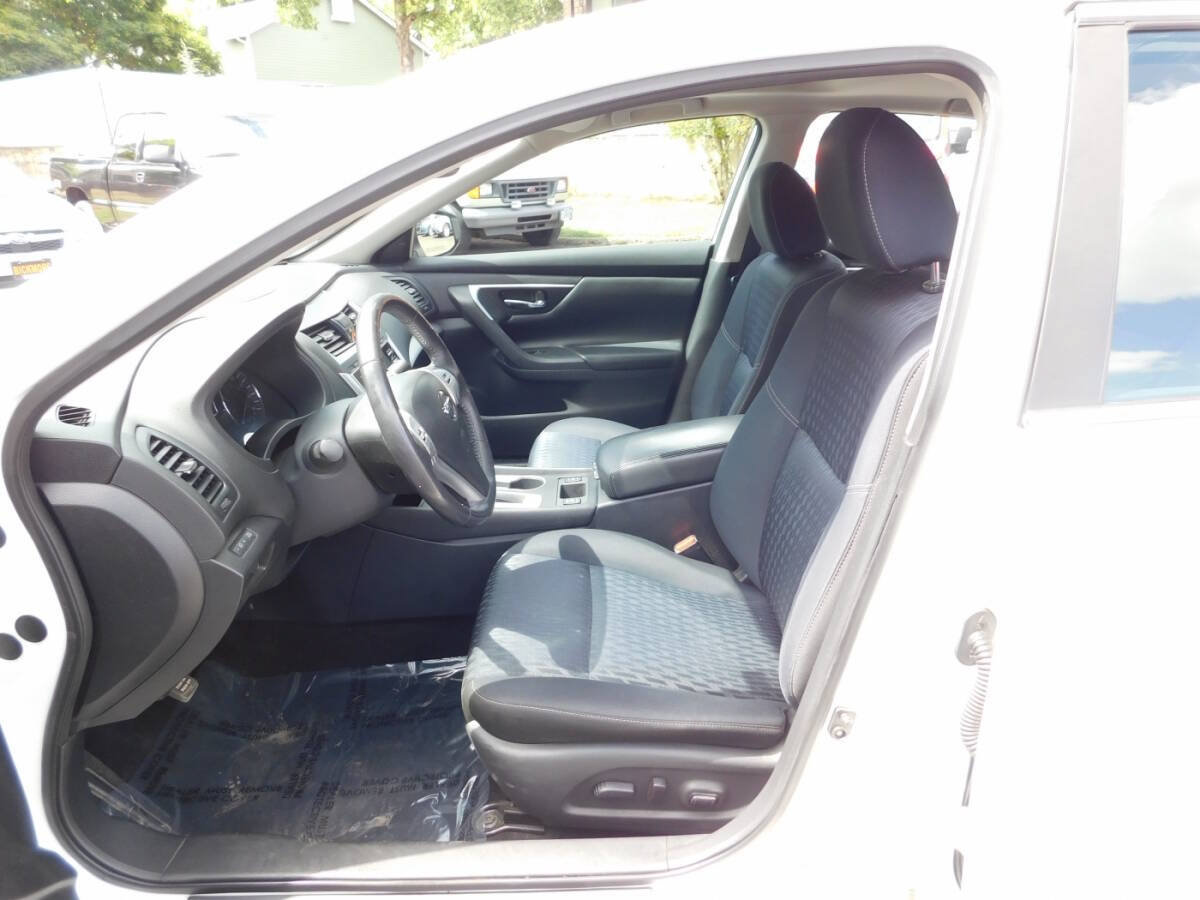 Used 2017 Nissan Altima 2.5 SV w/ Convenience Package FWD image 6
