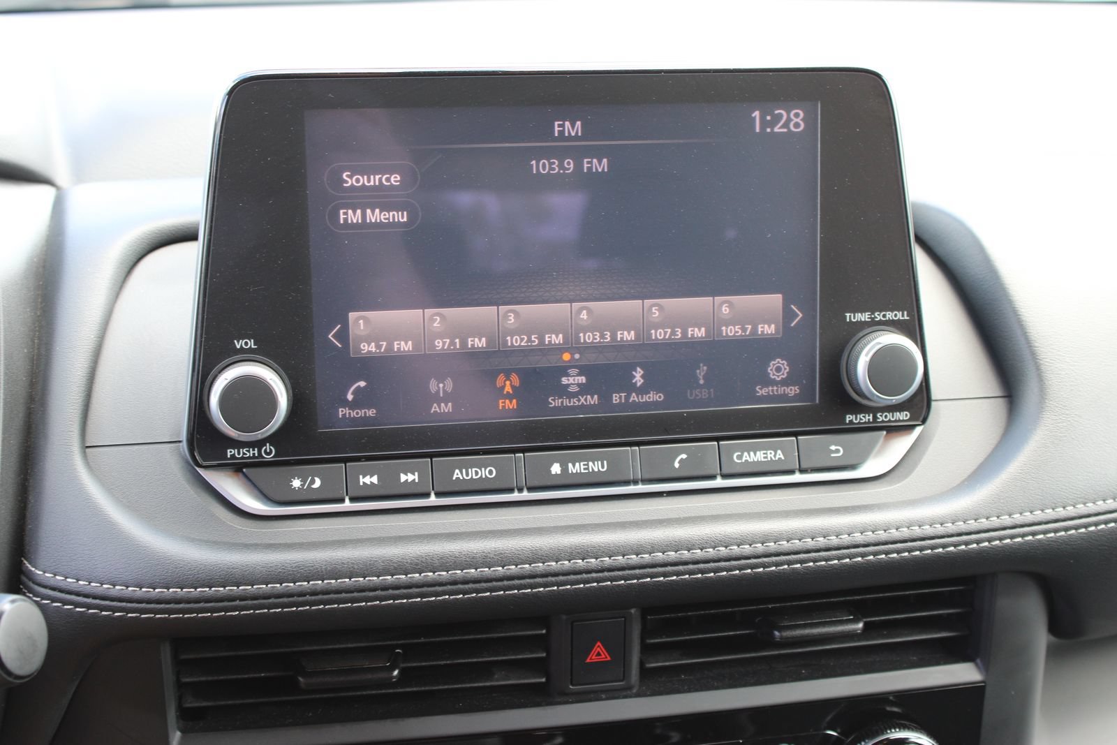 Used 2024 Nissan Rogue S FWD image 15