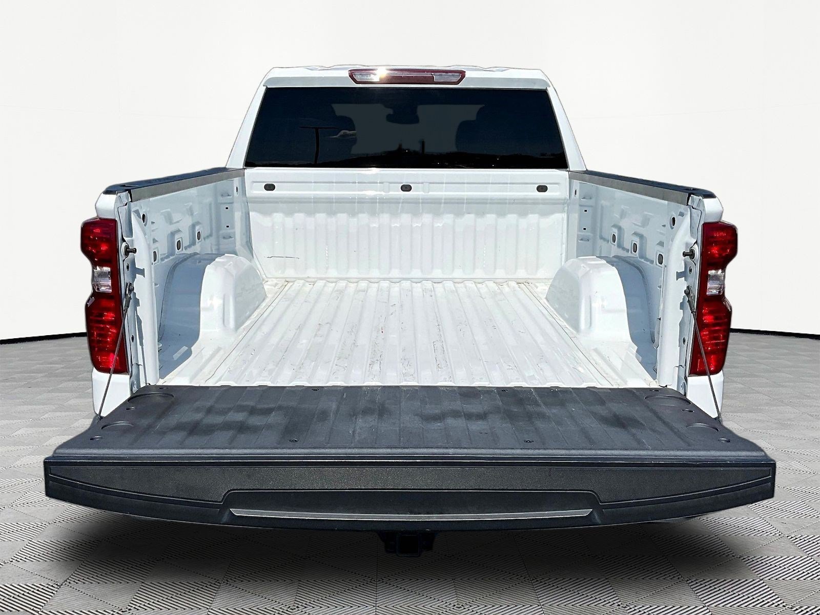 Used 2024 Chevrolet Silverado 1500 LT AWD/4WD image 7
