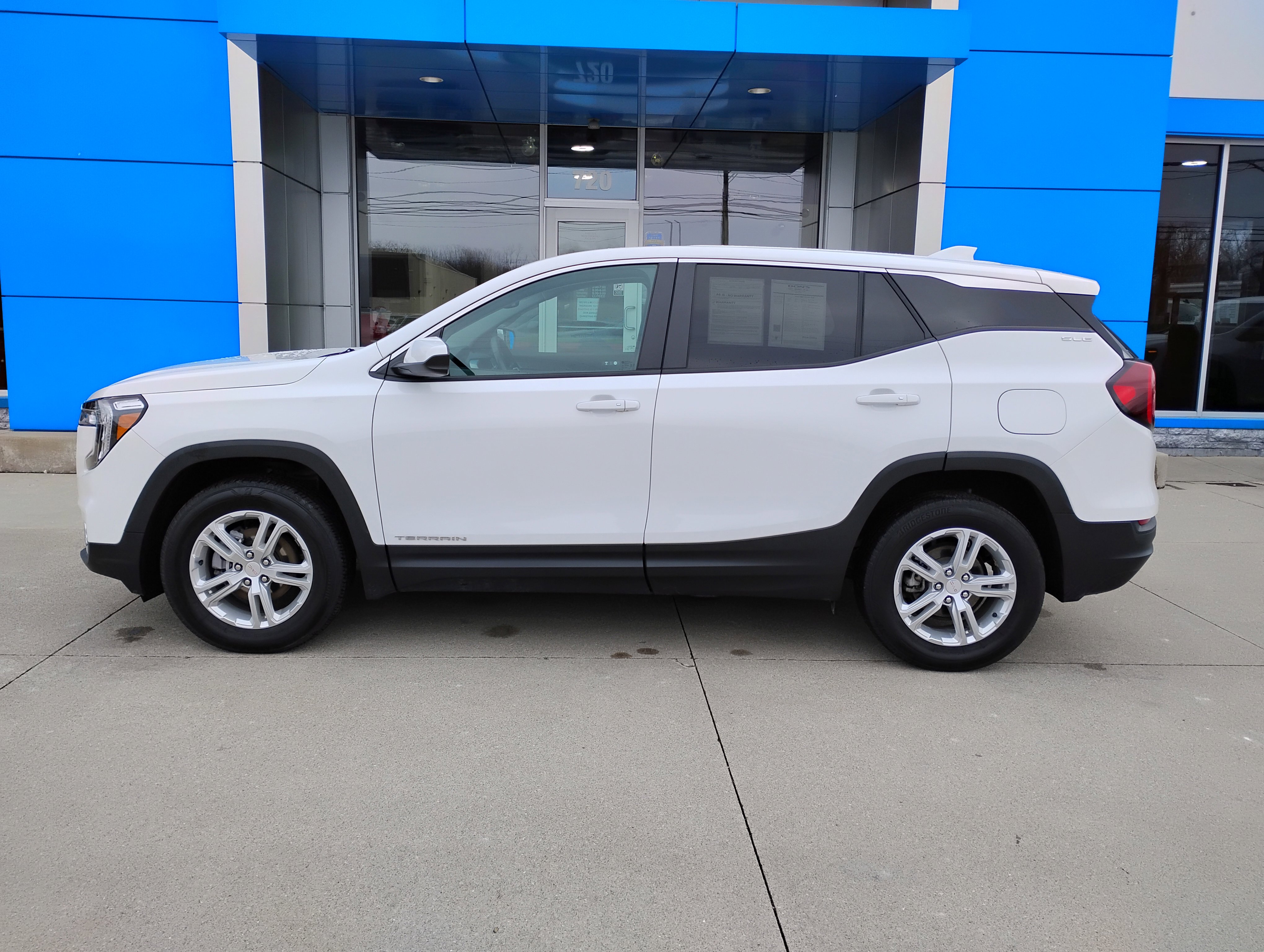 Used 2023 GMC Terrain SLE image 31