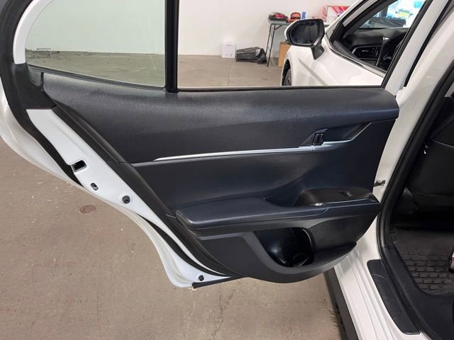 Used 2022 Toyota Camry SE FWD image 19