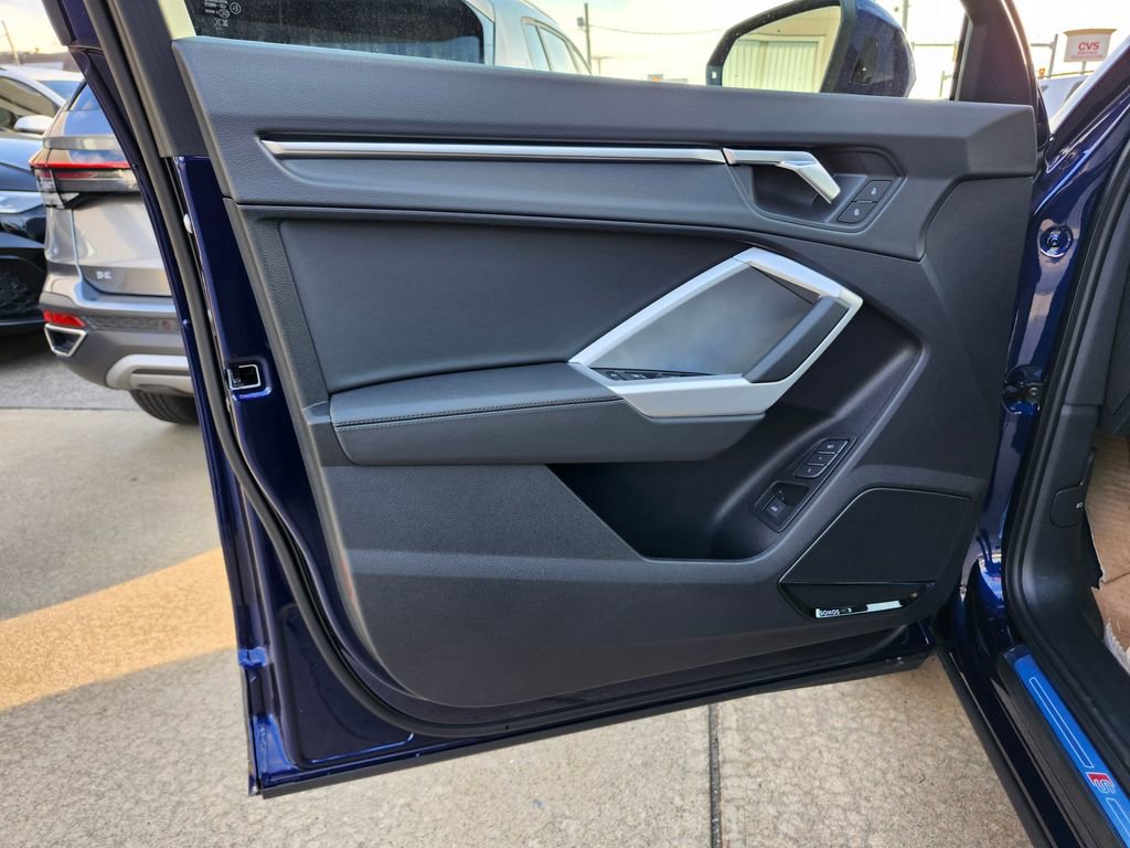 New 2025 Audi Q3 2.0T Premium image 13