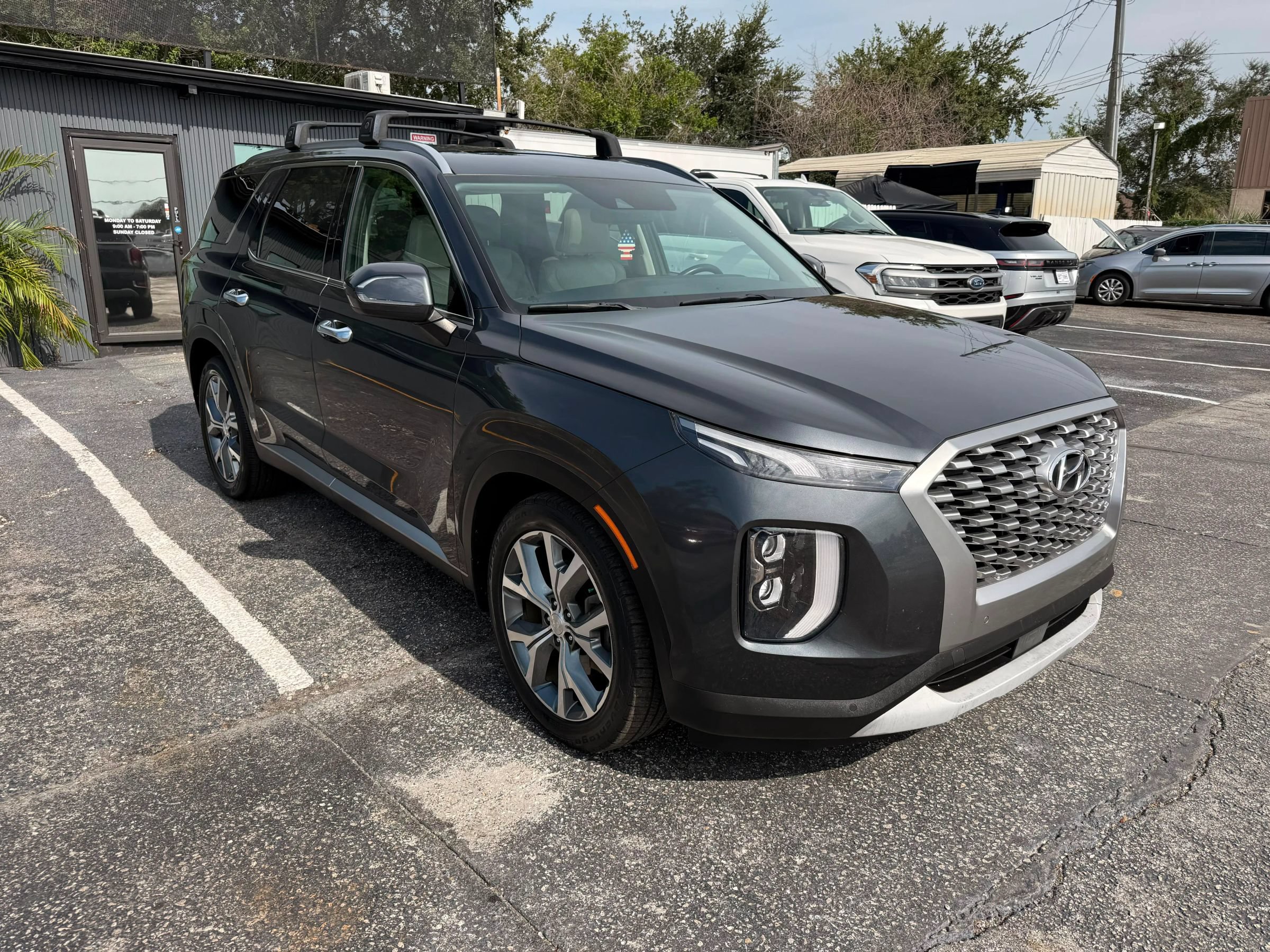 Used 2021 Hyundai Palisade SEL w/ Premium Package AWD/4WD image 3