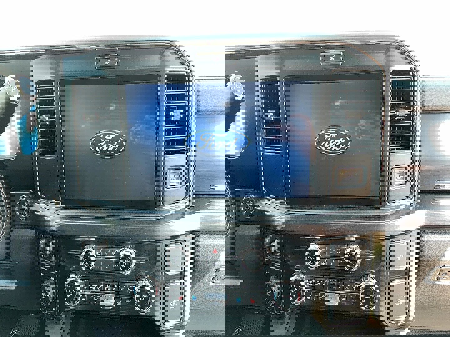 New 2025 Ford F450 Lariat image 15