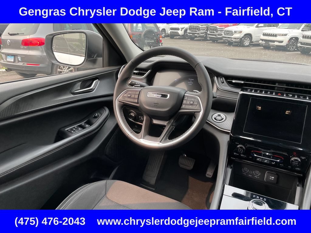Certified 2023 Jeep Grand Cherokee Laredo X AWD/4WD image 59