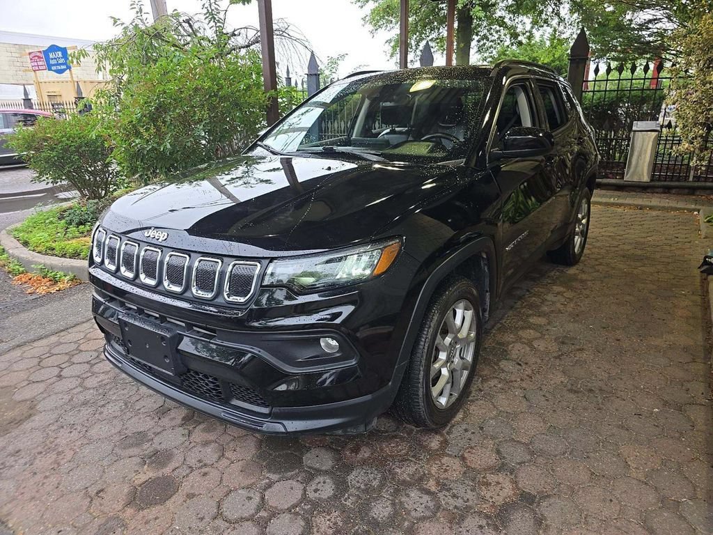 Used 2022 Jeep Compass Latitude w/ Sun and Sound Group AWD/4WD image 4