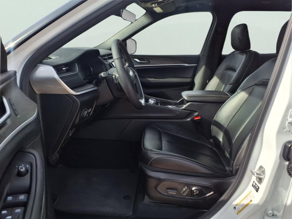 New 2025 Jeep Grand Cherokee L Limited image 9