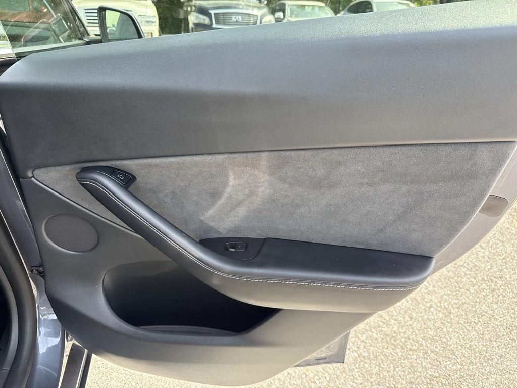 Used 2022 Tesla Model Y Performance AWD/4WD image 36