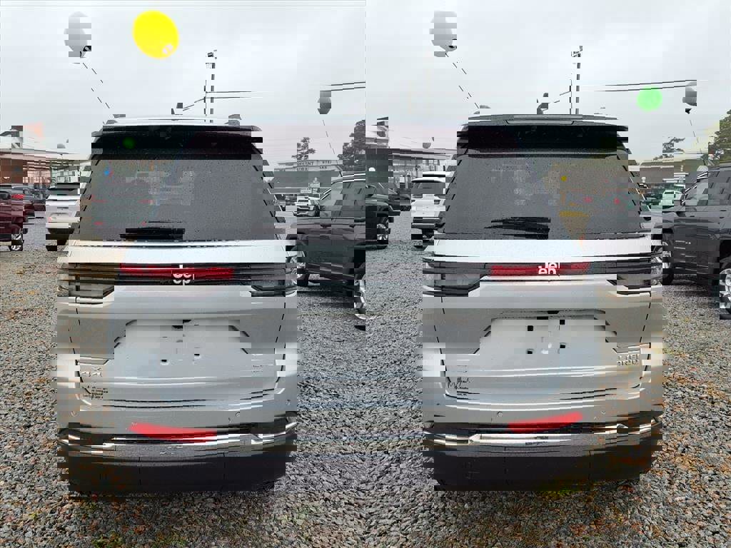 New 2025 Jeep Grand Cherokee Laredo X image 2