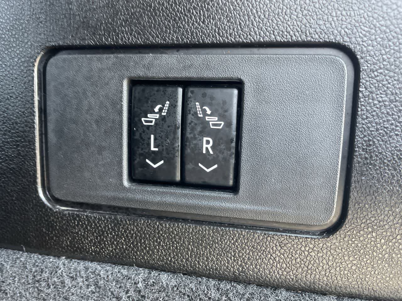 Certified 2025 Cadillac XT6 Luxury AWD/4WD image 18