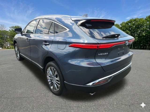 Used 2024 Toyota Venza XLE AWD/4WD image 6