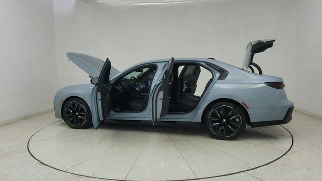 Used 2024 BMW 740i xDrive w/ Premium Package image 79