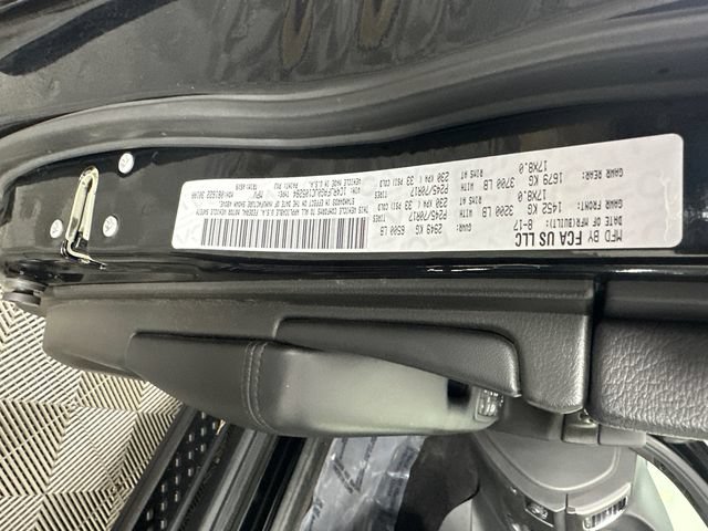 Used 2018 Jeep Grand Cherokee Laredo AWD/4WD image 37