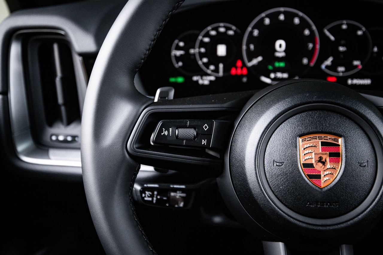 New 2026 Porsche Cayenne E-Hybrid Coupe AWD/4WD image 17