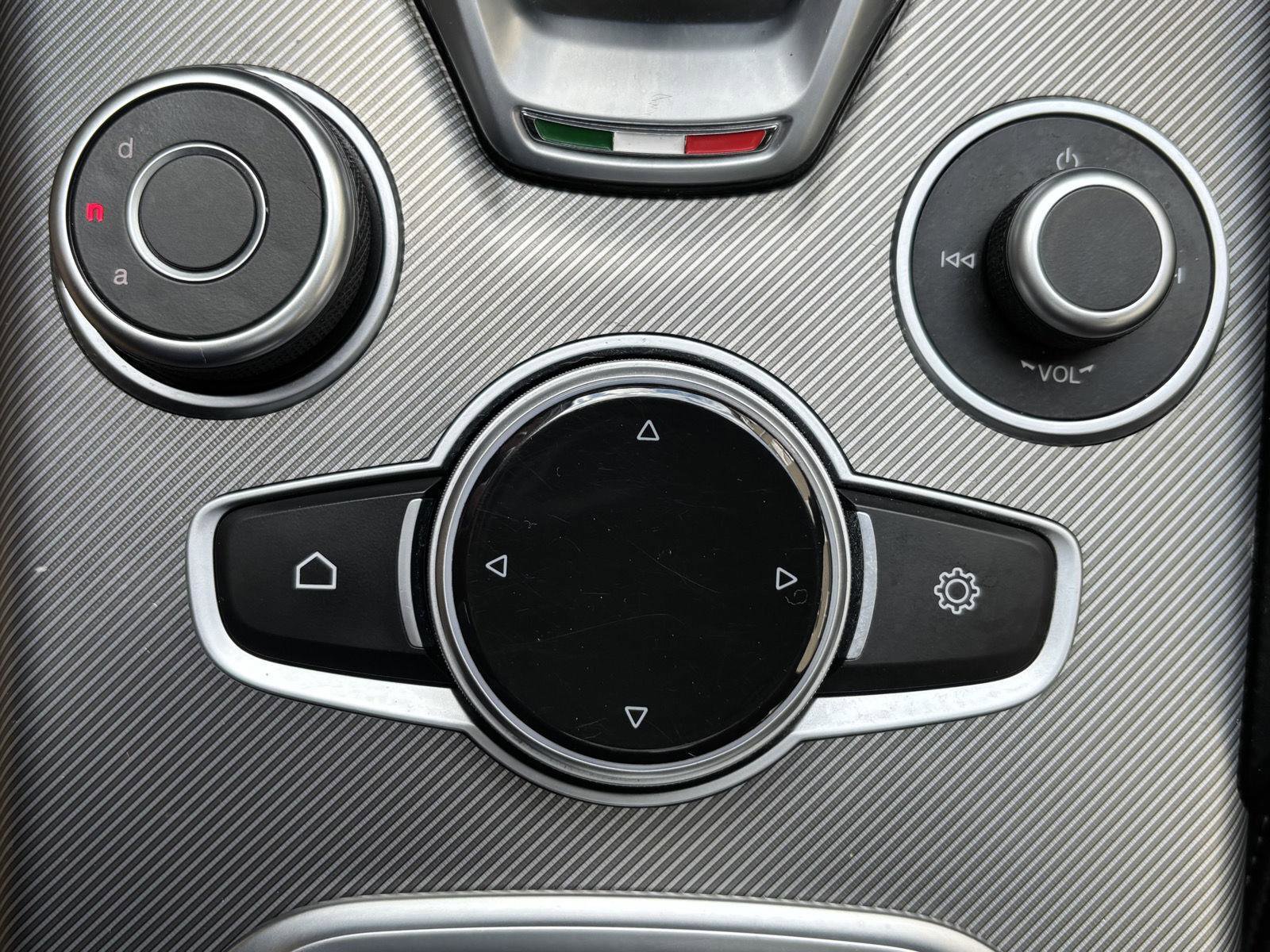 Used 2023 Alfa Romeo Giulia Veloce AWD/4WD image 20