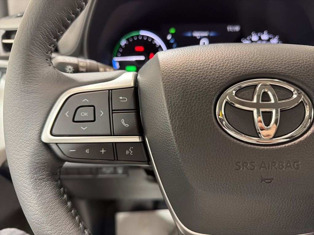 Used 2026 Toyota Sienna XLE image 26