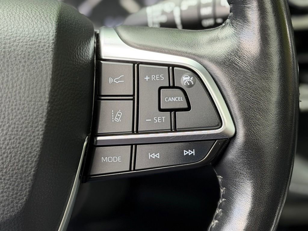 Used 2020 Toyota Highlander Platinum AWD/4WD image 17