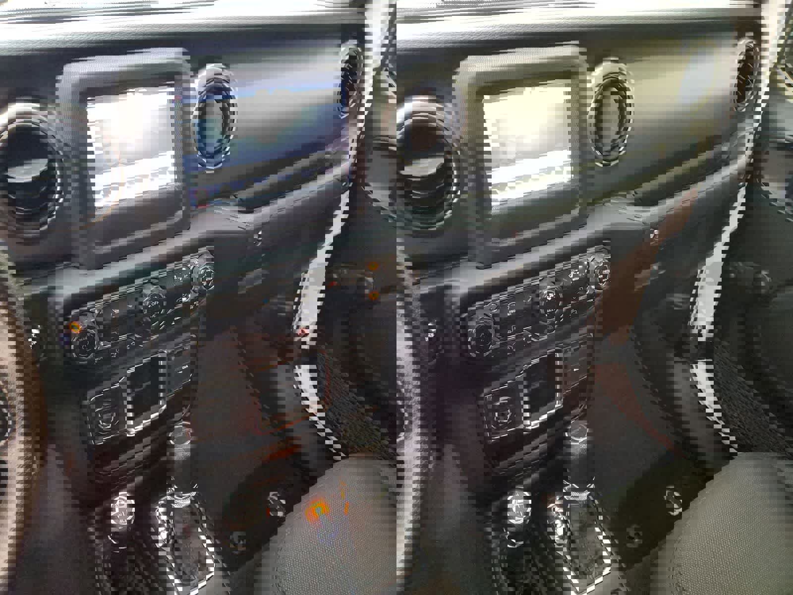 Used 2023 Jeep Gladiator Sport image 27