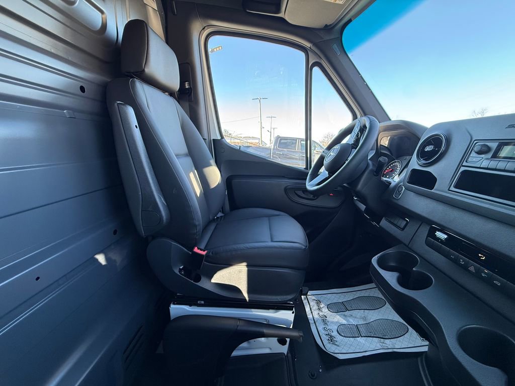 Used 2025 Mercedes-Benz Sprinter 2500 image 21