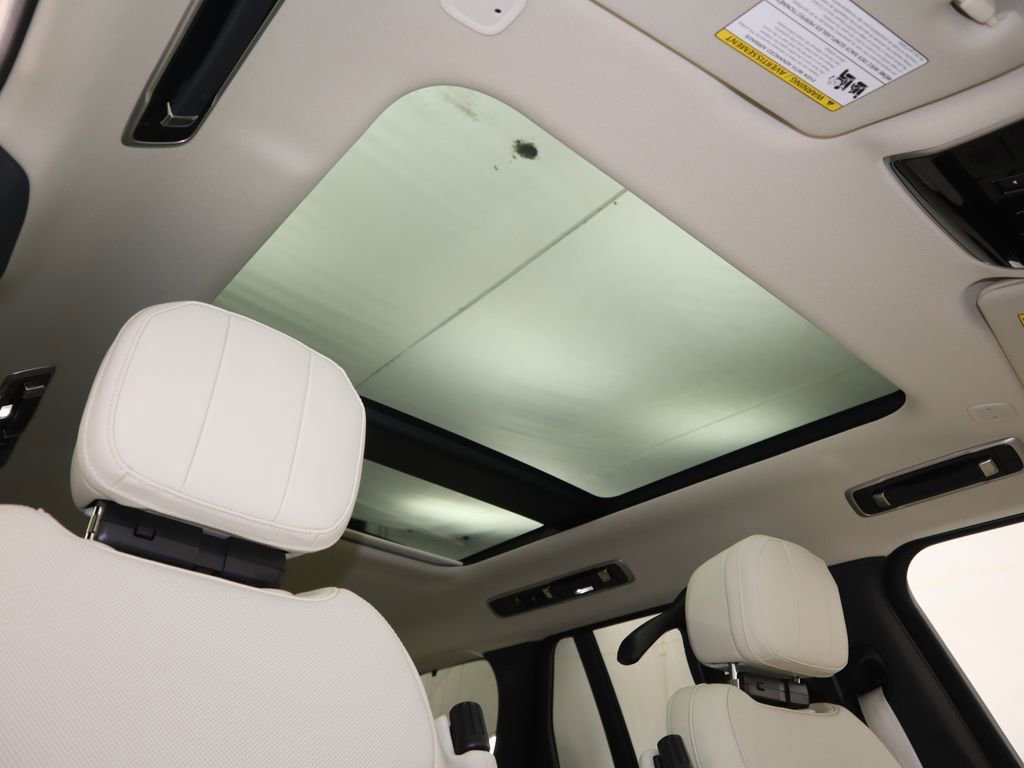 New 2025 Land Rover Range Rover SE image 20